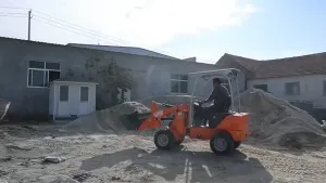 Cargadora eléctrica sobre ruedas E15 (700 kg)