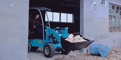 Cargadora eléctrica sobre ruedas E10/15