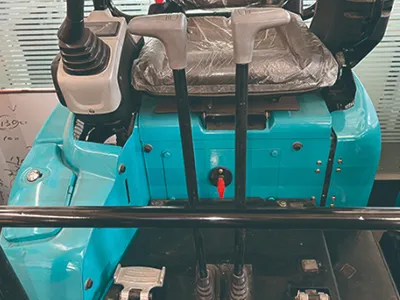 Miniexcavadora diésel sobre orugas KV18/18 PLUS